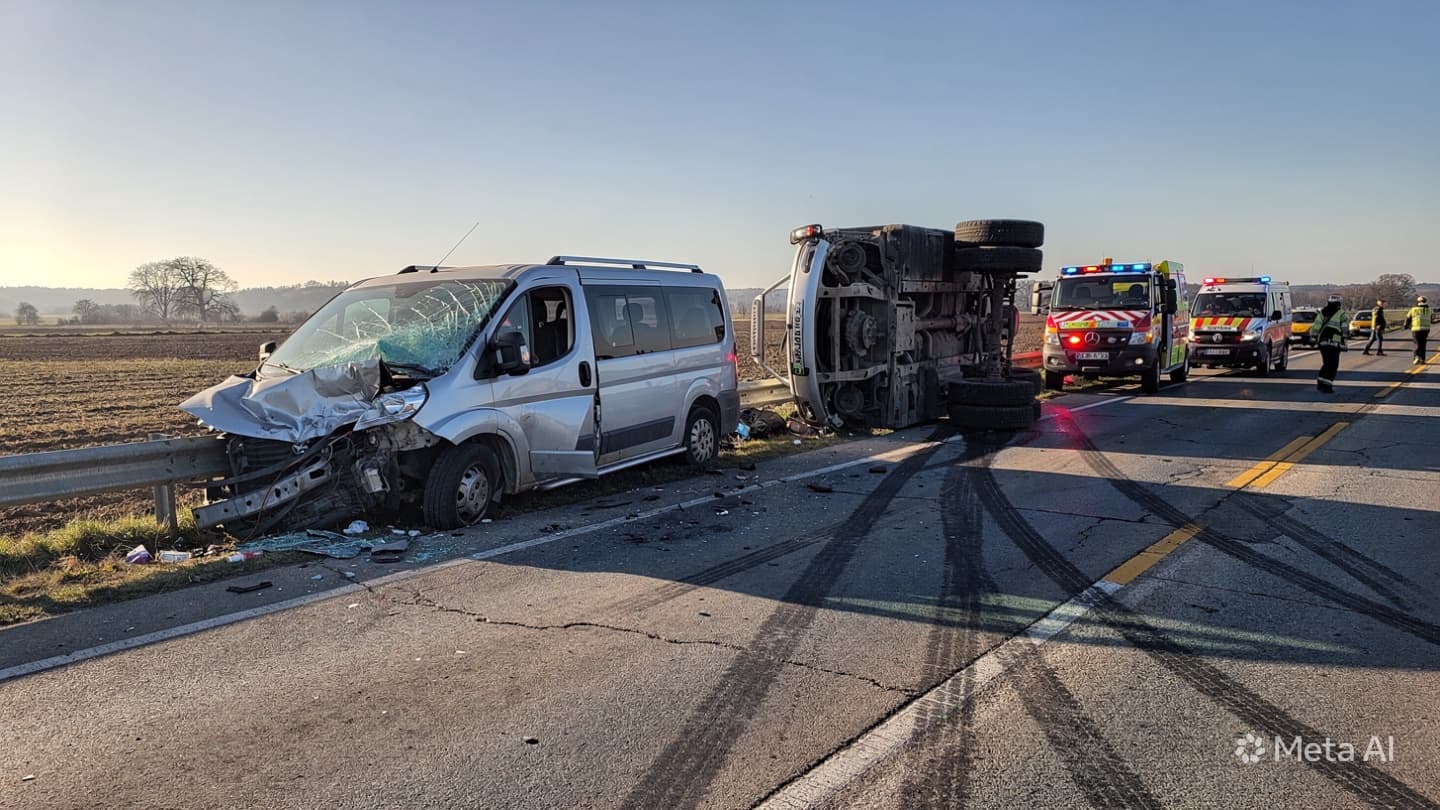 Highway Fatalities Reported: Truck and Passenger Van Crash in Tatarstan Leaves Four Victims Dead Highway Fatalities Reported: Truck and Passenger Van Crash in Tatarstan Leaves Four Victims Dead