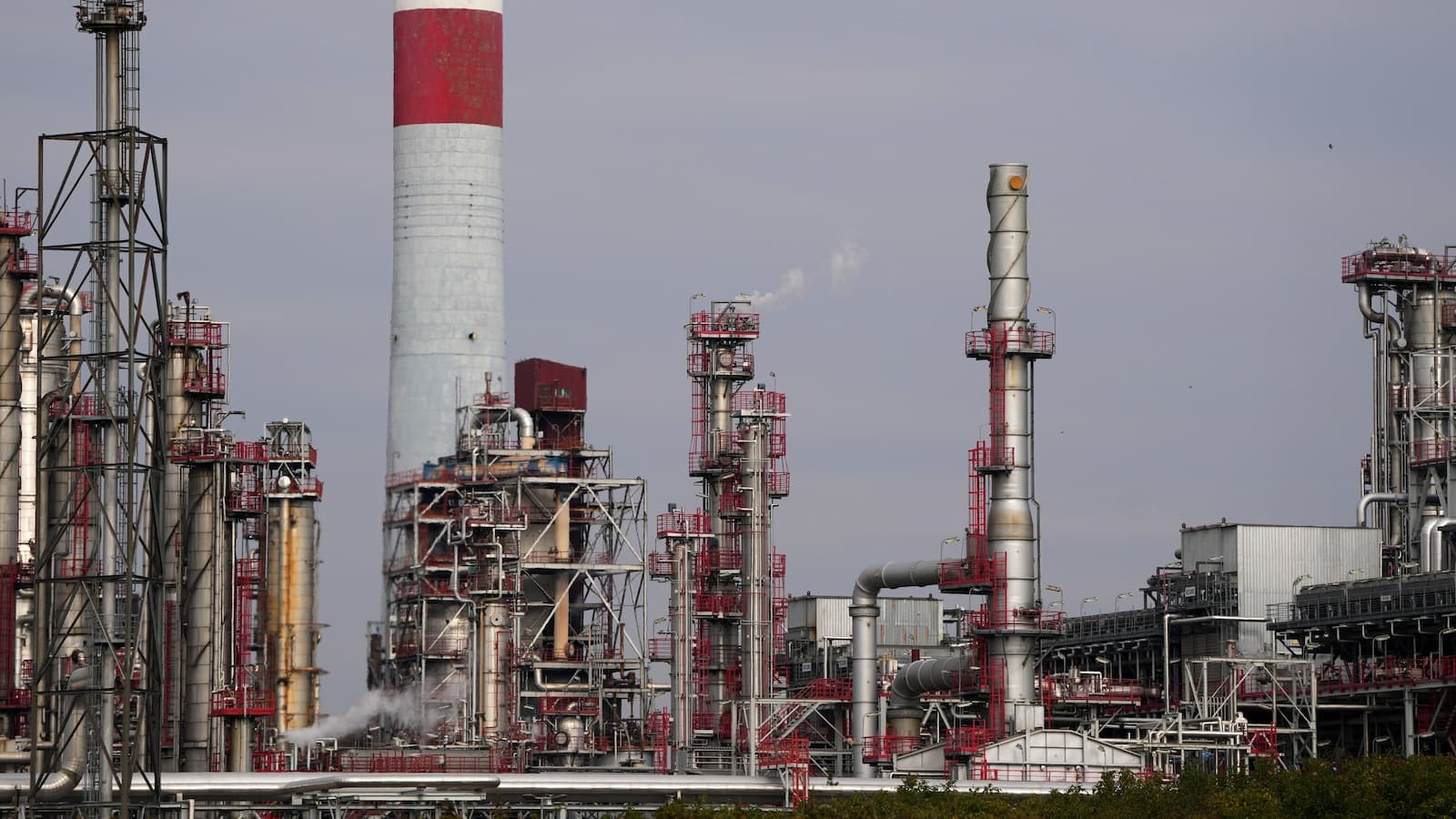 Energy Minister: MOL and Gazprom Reach Deal on NIS, Serbia to Increase Stake by 5% Energy Minister: MOL and Gazprom Reach Deal on NIS, Serbia to Increase Stake by 5%