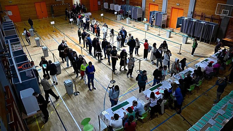Close of Polls Nears in Hungary's Most Crucial Election in Decades Close of Polls Nears in Hungary's Most Crucial Election in Decades