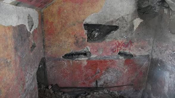 Italian Teenagers Discover Ancient Roman Villa Hidden in High School Basement Italian Teenagers Discover Ancient Roman Villa Hidden in High School Basement