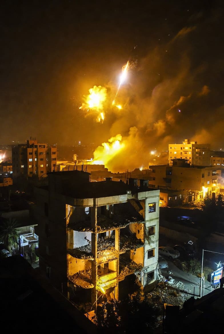 Middle East Conflict: Iran Issues Multiple Warnings to Trump as US-Israeli Strikes Intensify Middle East Conflict: Iran Issues Multiple Warnings to Trump as US-Israeli Strikes Intensify