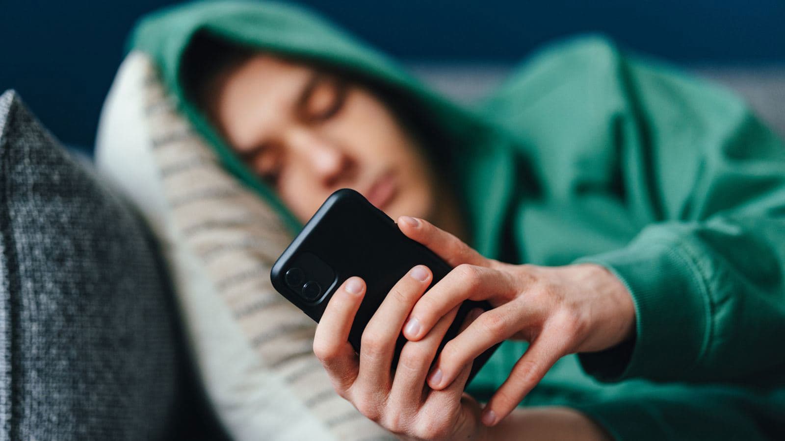 UK Faces 'Economic Catastrophe' Unless it Adapts to Young People 'Rewired by Smartphones'