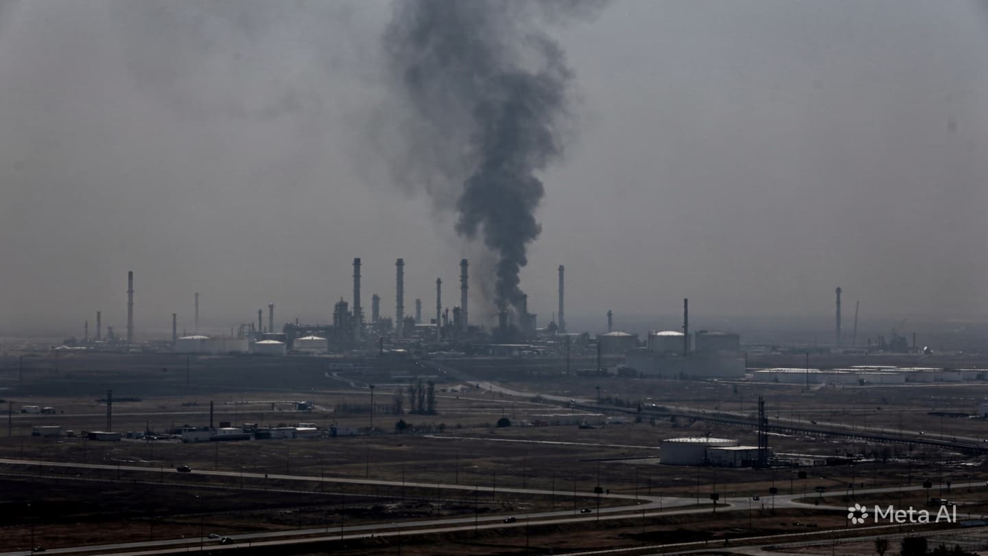 Houston Plant Explosion: Emergency Crews Battle Major Industrial Blaze Near Ship Channel Corridor