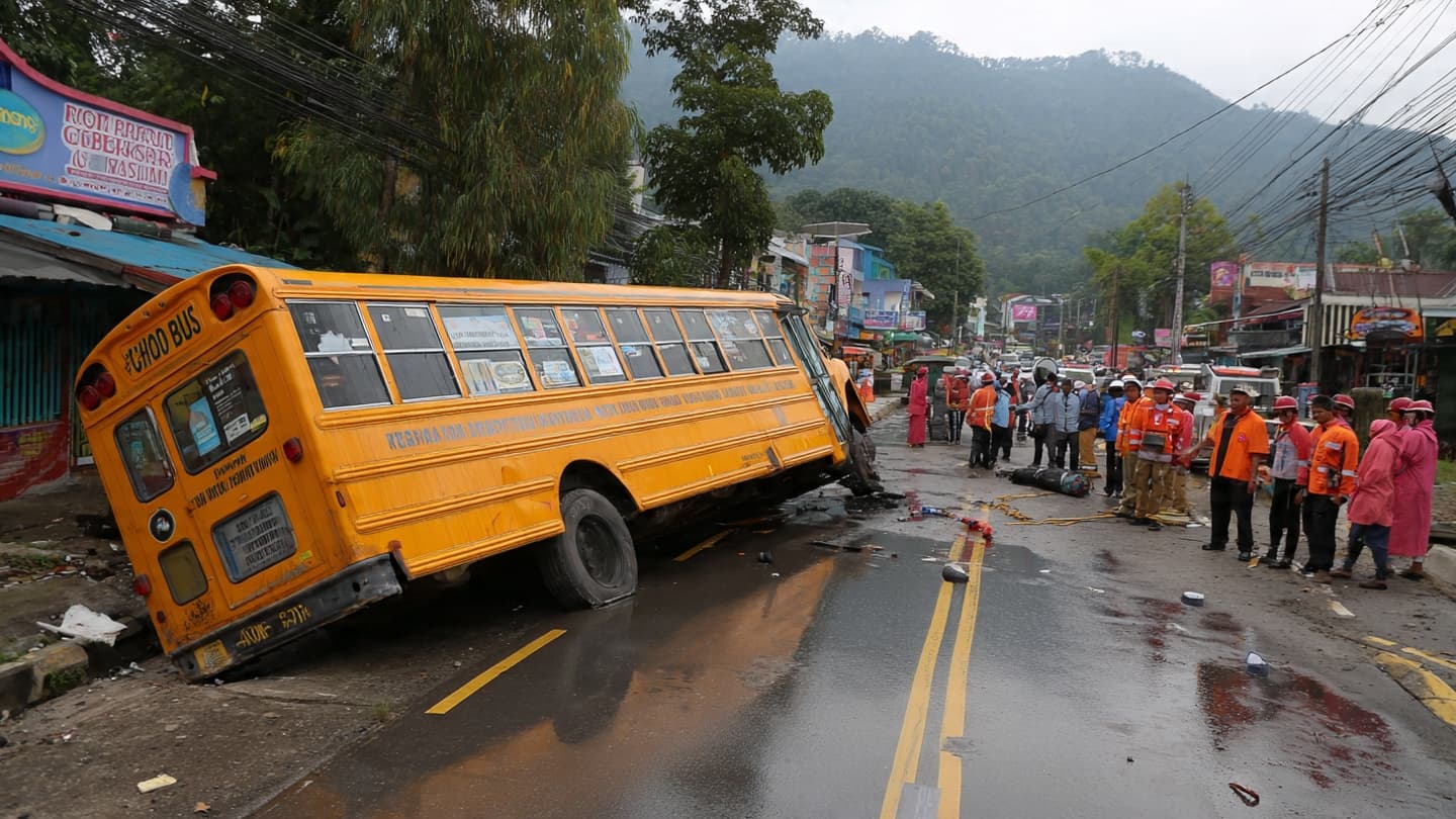 That School Morning Suddenly Filled with Panic in Padang Panjang