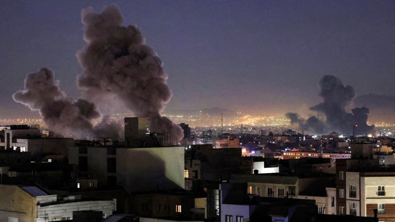 One Killed in Central Israel After Iranian Cluster Missile; Multiple Impact Sites Reported One Killed in Central Israel After Iranian Cluster Missile; Multiple Impact Sites Reported