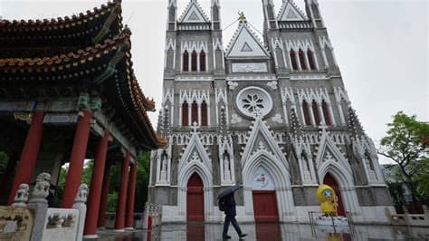 China Increases Pressure on Underground Catholics to Join Official Church, Finds Human Rights Watch China Increases Pressure on Underground Catholics to Join Official Church, Finds Human Rights Watch