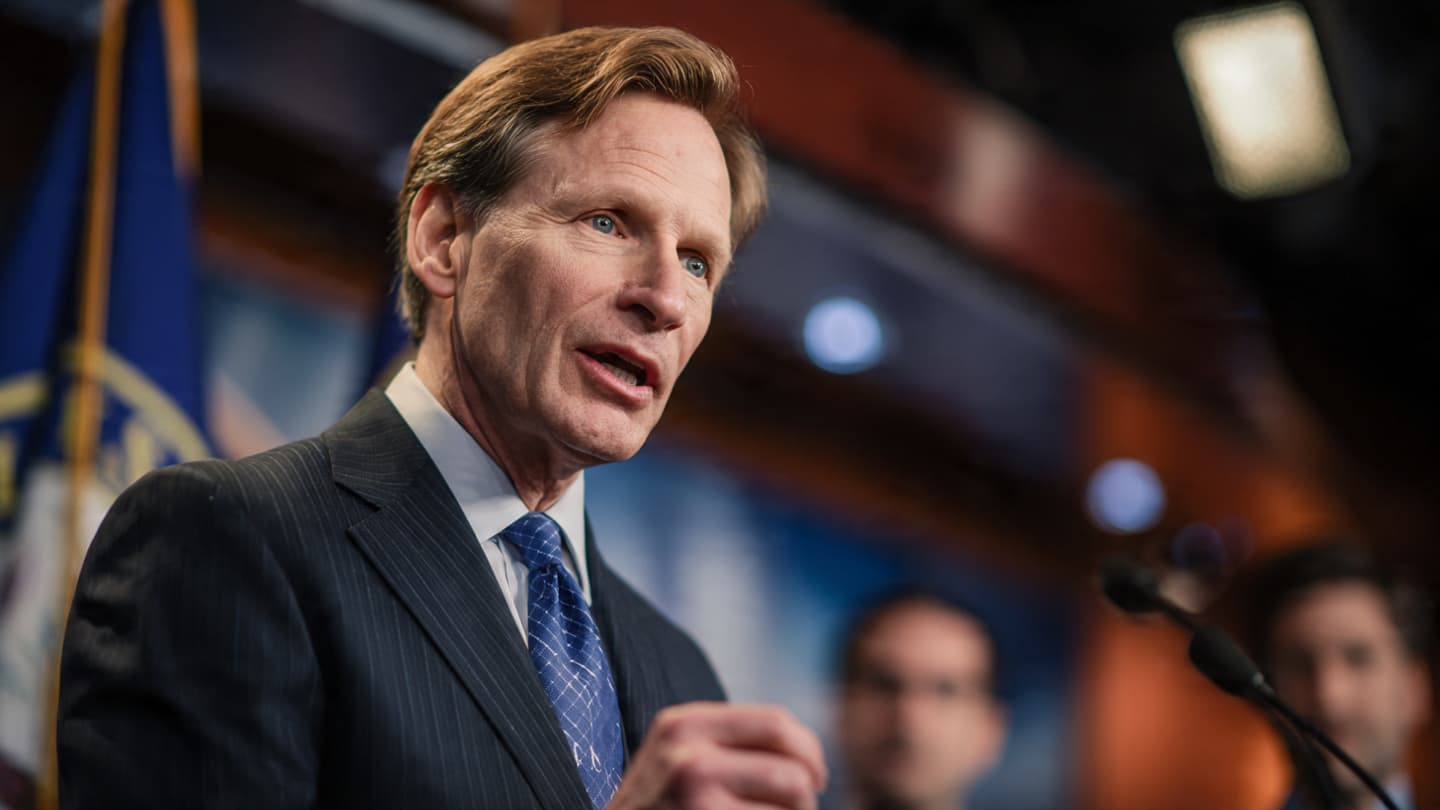 Diplomacy Advanced Carefully While Political Resistance Gathered Close Behind It