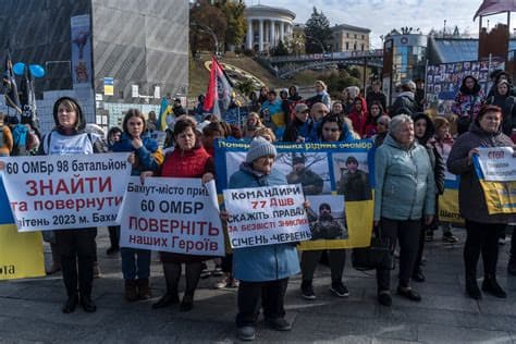 Ukrainian Protesters in Kyiv Urge Veto of Bill Families Fear Could Declare Missing Soldiers Dead