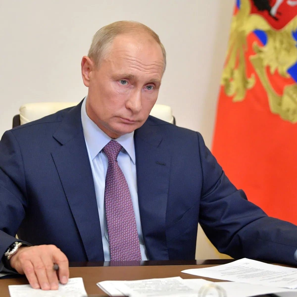 Putin’s New Security Rule Sparks Global Shock After Russia Bans Watches in Private Meetings Putin’s New Security Rule Sparks Global Shock After Russia Bans Watches in Private Meetings